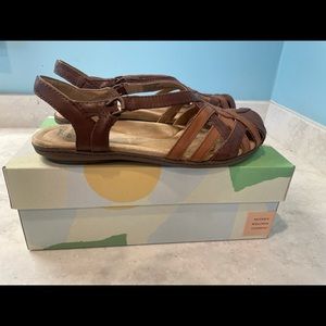 Earth Origins Belle Brielle Closed-Toe Leather Sandal Sz. 7 (7.5)